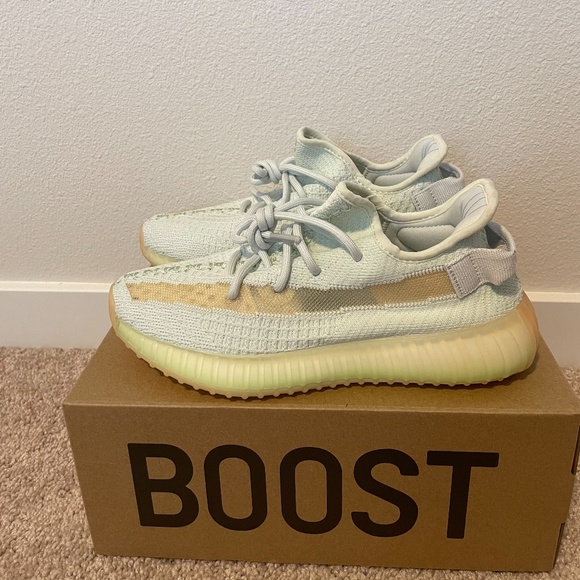 adidas yeezy 350 v2 hyperspace